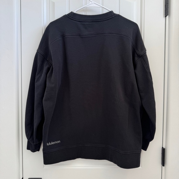 Lululemon / Perfectly Oversized Crew *Graphic / Black / Size 8 - Picture 2 of 3